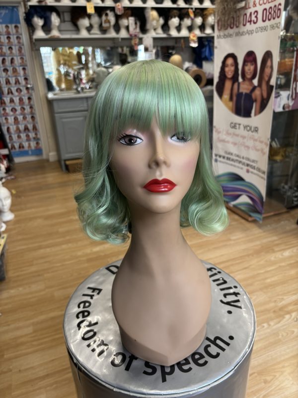 BEAUTIFUL GREEN LACE WIGS