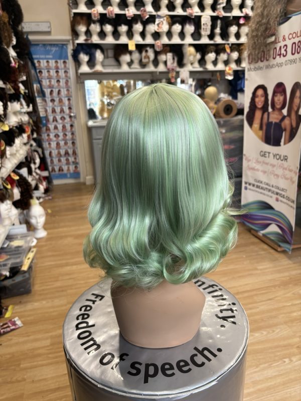 BEAUTIFUL GREEN LACE WIGS - Image 3